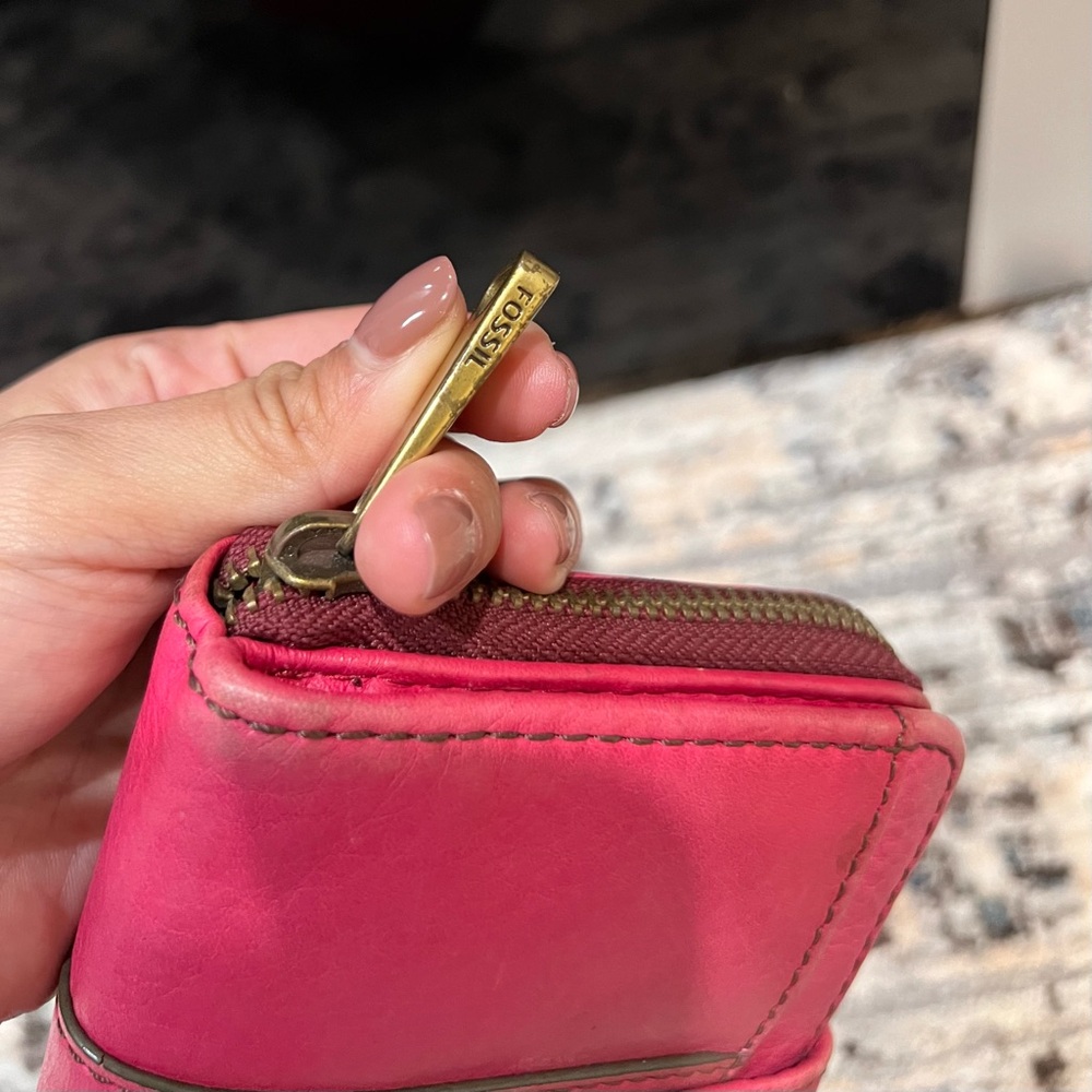 Fossil Pink Explorer Women's Wallet - Picture 5 of 10